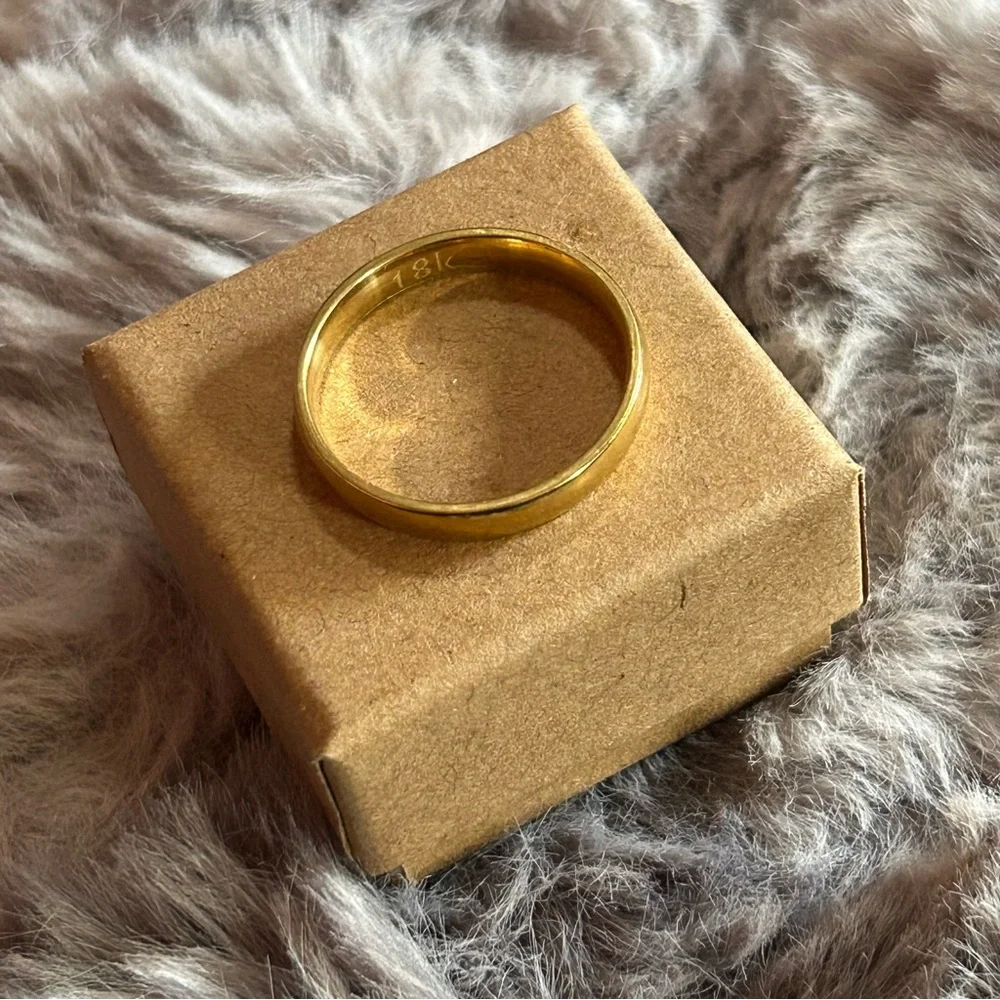 Men’s 18kt solid yellow gold 4mm classic dome wedding band NIB 13.5